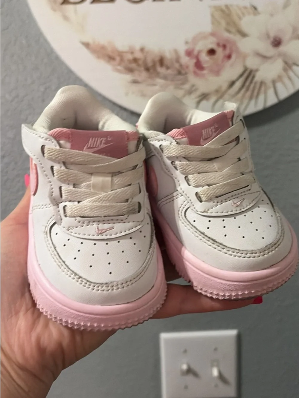 Toddler girl pink&white nike Air Force 4T